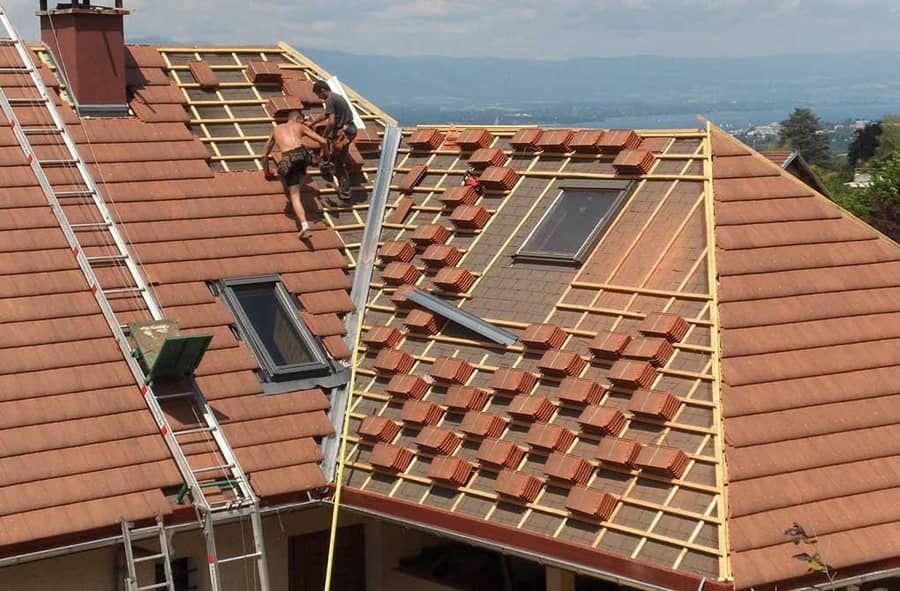 Montaj fereastră de mansardă în învelitoare de țiglă ceramică